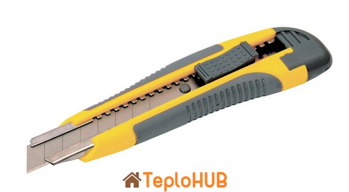 Нож MASTERTOOL 18 мм ABS пластик TPR покрытие с металлической направляющей кнопочный фиксатор 3 лезвия 17-0119